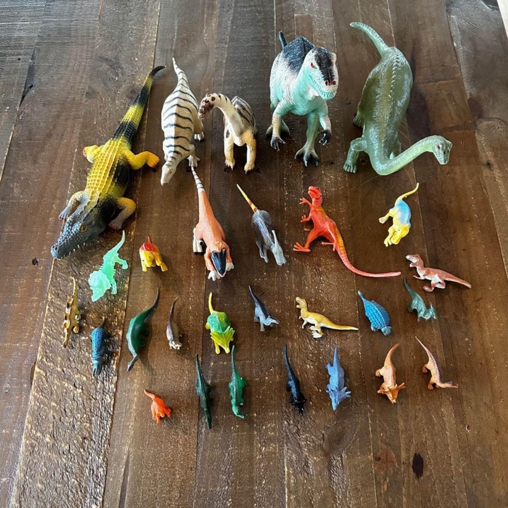 Assorted‎ Reptile figurines